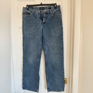 Izod Relaxed Fit Men's Jeans in Classic Blue